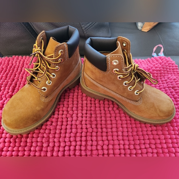 Brand new unisex Timberland boots kids size 13 - Picture 1 of 4